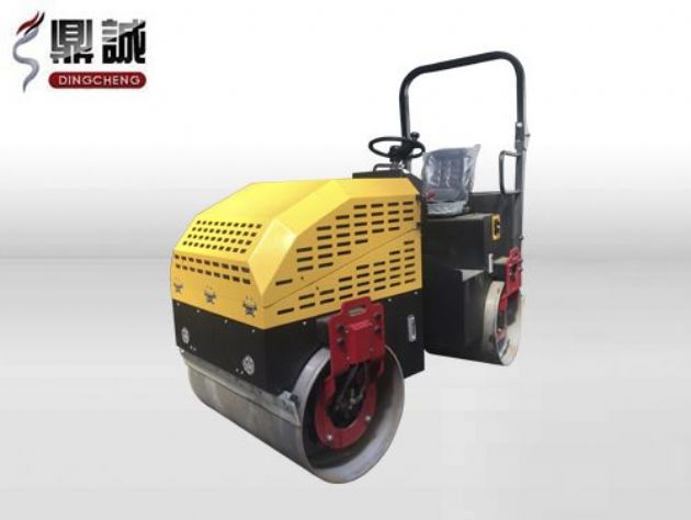 點(diǎn)擊查看詳細(xì)信息<br>標(biāo)題：2.5噸全液壓座駕式振動(dòng)壓路機(jī) 閱讀次數(shù)：15178